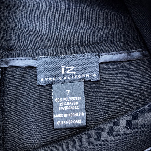 Button pencil skirt - Picture 2 of 7